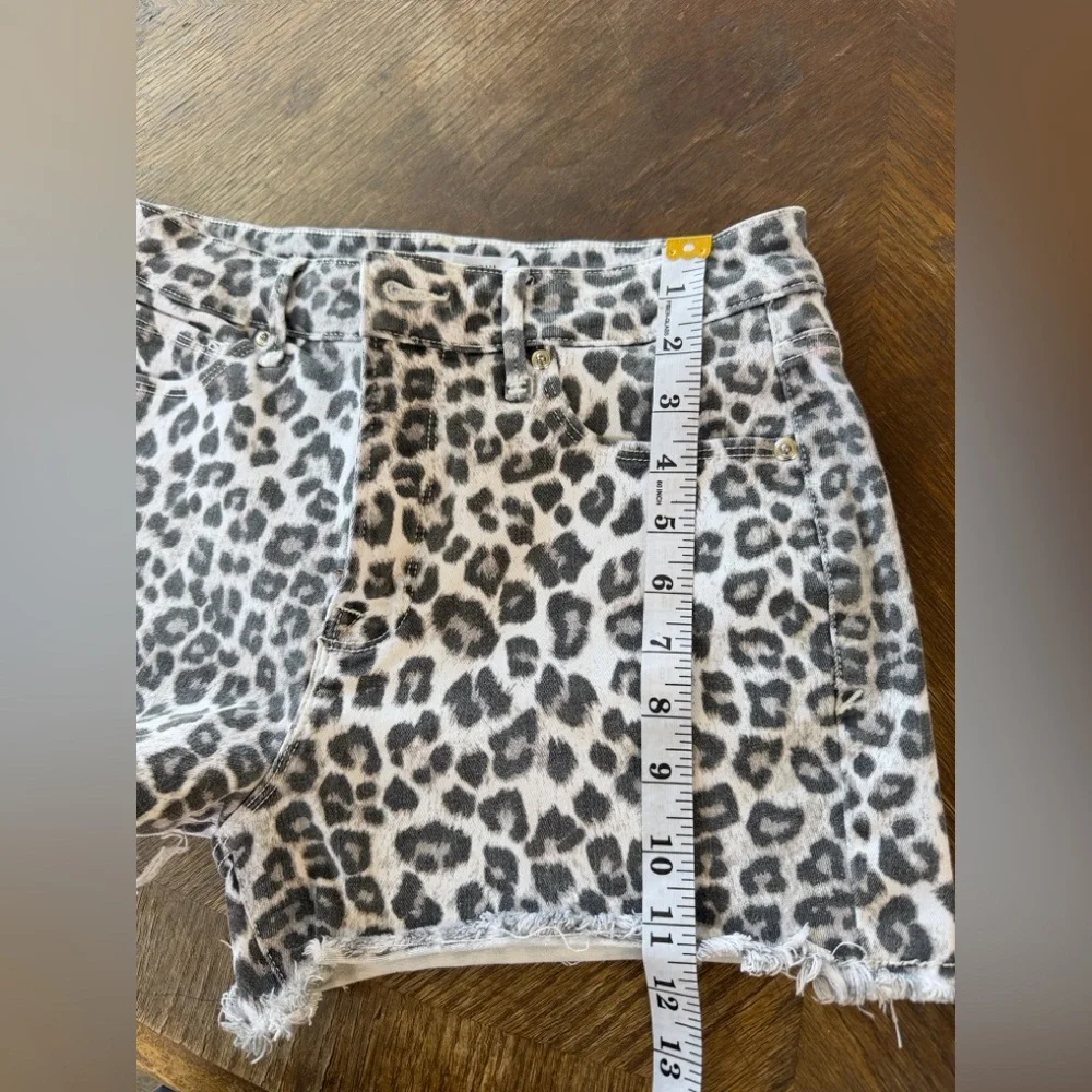 GOOD AMERICAN Animal Print Black/White Shorts 4/27 preowned - Picture 14 of 16